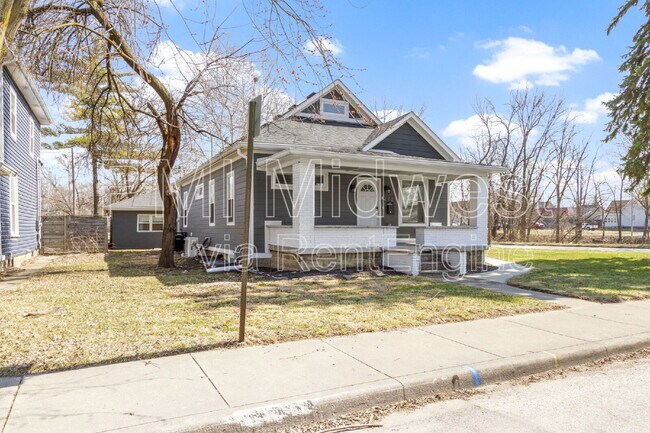 Building Photo - 1701 Barth Ave