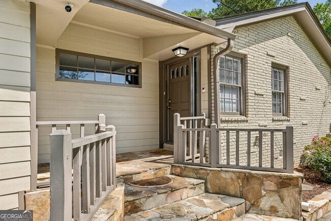 Building Photo - 2762 Dresden Dr NE