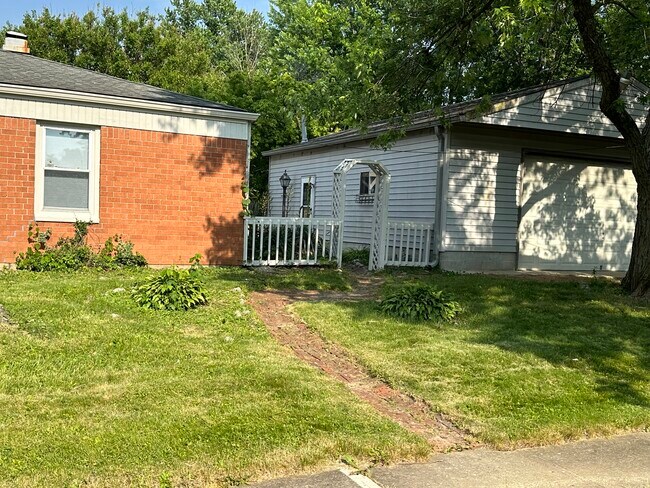 Foto del edificio - 8101 Shibler Dr