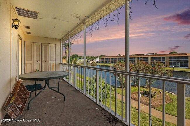 Foto del edificio - 2135 N Courtenay Pkwy