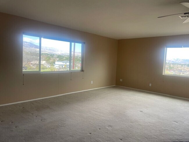 Foto del edificio - WOW!!! On the Hill with Endless Views - Contact Property Pros Property Management