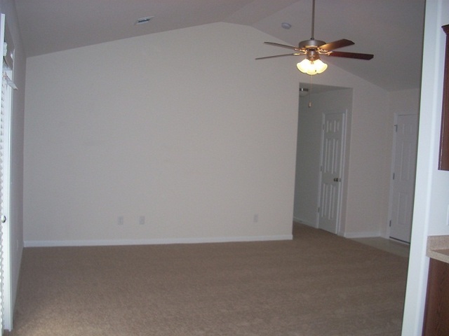 Building Photo - 114 Five Oaks Ct