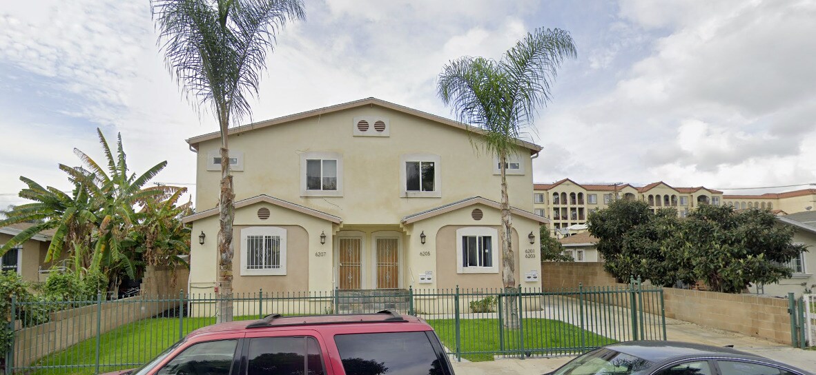 4 Bedroom unit in a Fourplex Building - 6207 11th Ave