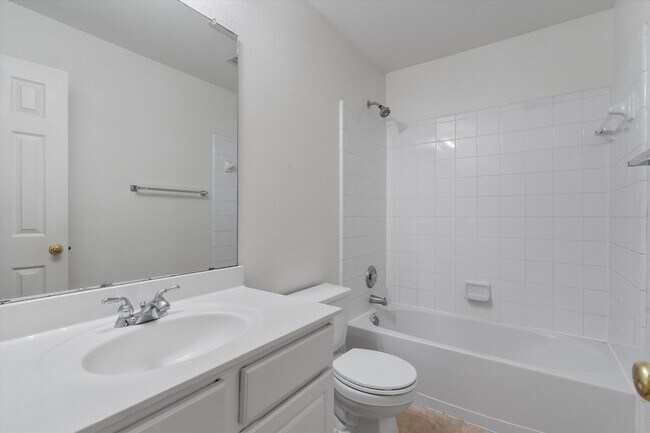 Building Photo - 122 Copperwood Loop