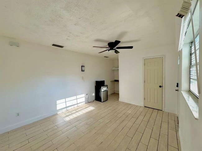 Building Photo - 6716 Paul Revere Ct