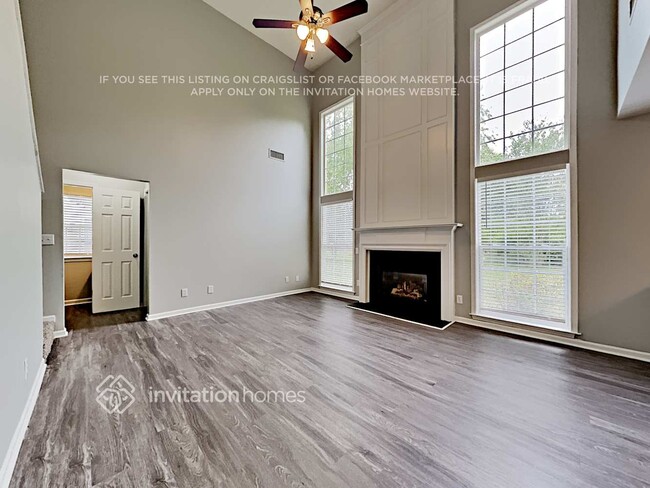 Building Photo - 5211 Bentgrass Run Dr