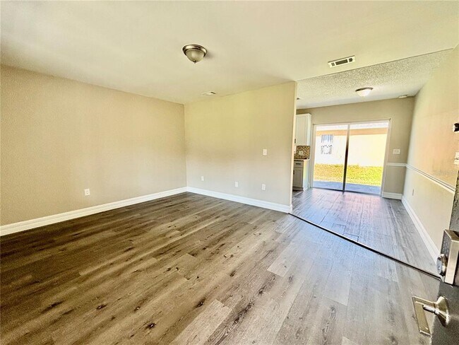 Foto del edificio - 504 Blackbird Ln
