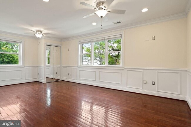 Building Photo - 6180 Greenwood Dr