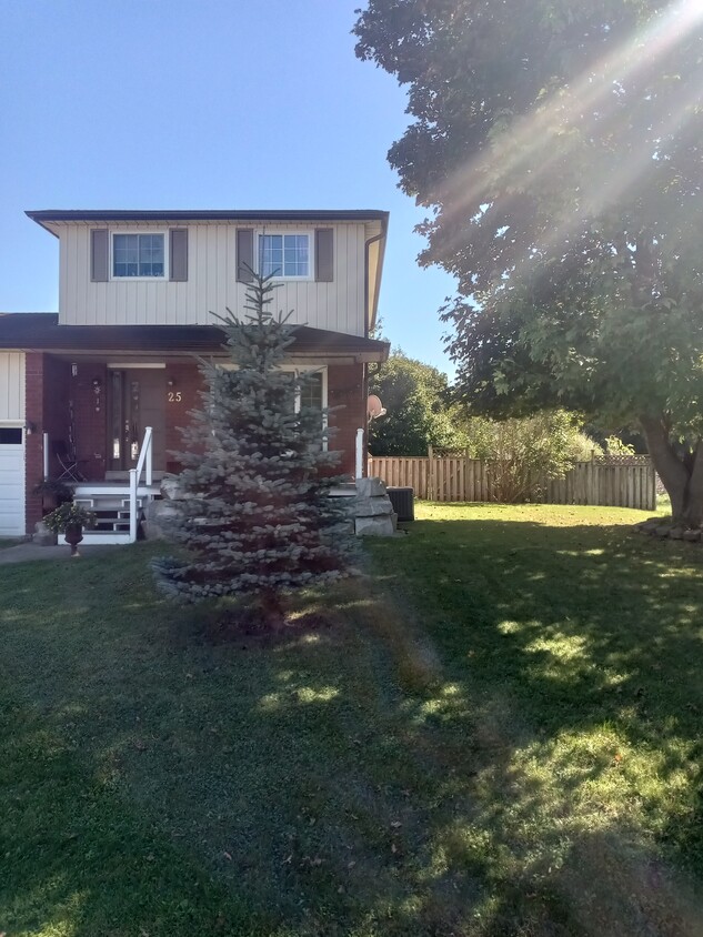 Photo principale - 25 Edgewood Cres