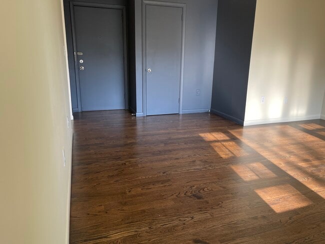 Building Photo - 121 Shadow Ln