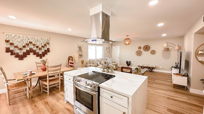 Building Photo - 2043 Sombrero Dr