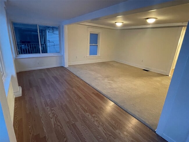 Foto del edificio - 947 W 3rd St