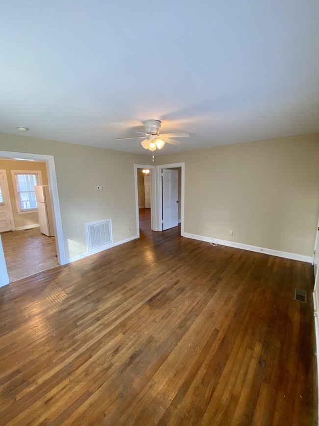 2 Bedroom, 1 Bath with Hardwood Floors - First Street Duplexes