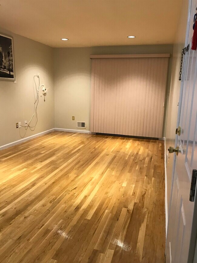 Foto del edificio - 165 Grant Ave