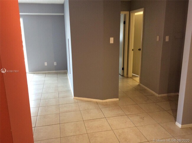Building Photo - 10510 SW 157th Ct