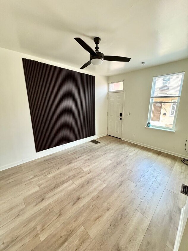 Photo - 2030 Waterloo St