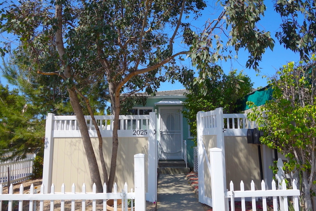 Primary Photo - 2025 Ocean Park Blvd