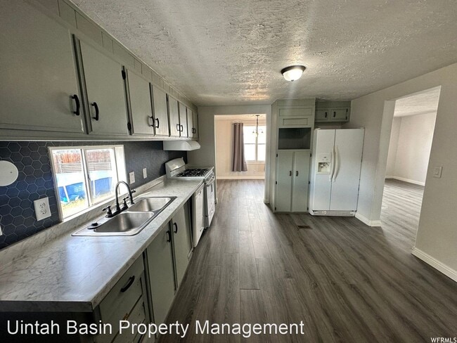 Building Photo - 2 br, 1.5 bath House - 1546 S. 1560 W.