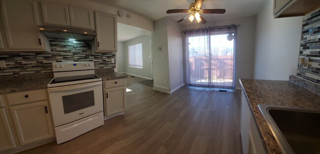 Foto del edificio - 1310 Firefly Cir