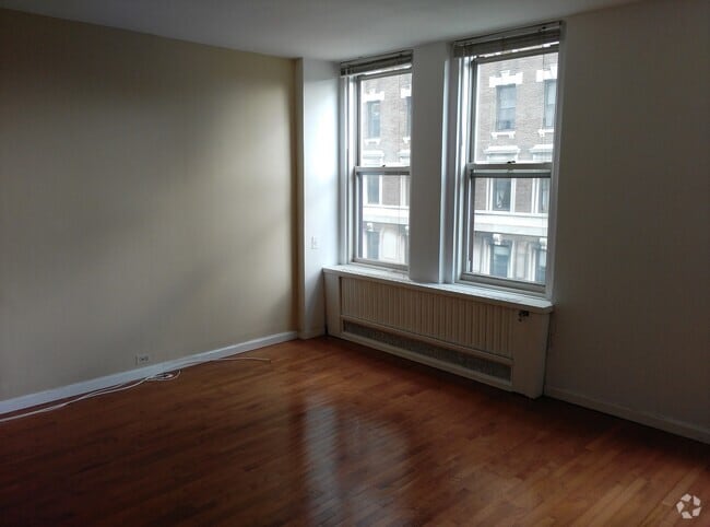 Building Photo - 310 Riverside Dr
