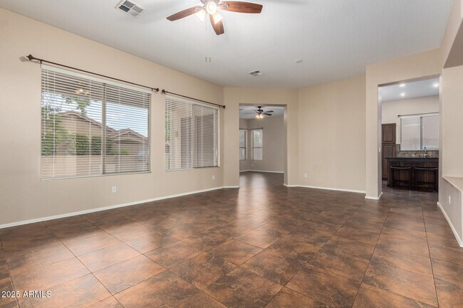 Foto del edificio - 6923 W Lone Cactus Dr