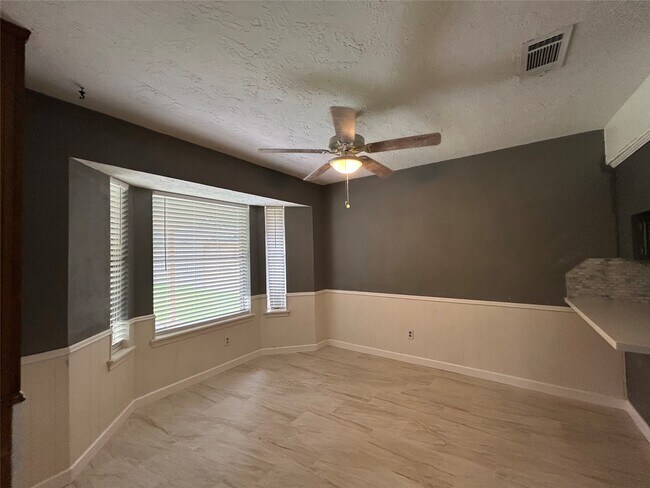 Foto del edificio - 1712 Carol Lee Ln