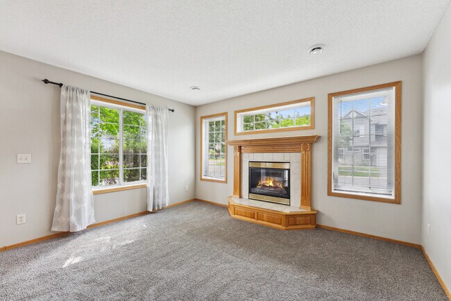 Foto del edificio - 11013 Douglas Ln N