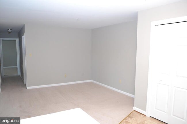 Building Photo - 2400 Ellsworth Way