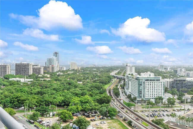 Foto del edificio - 60 SW 13th St