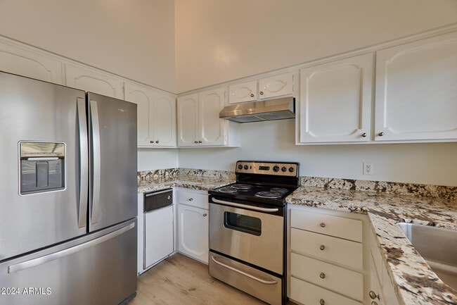Building Photo - 5550 N 71st St
