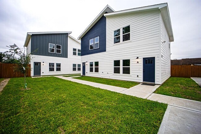 Foto del edificio - 2413 Glen Ln