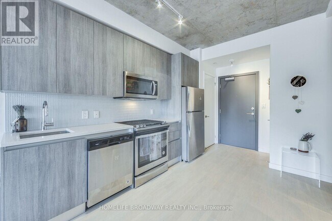 Building Photo - 246 Logan Ave