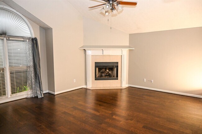 Foto del edificio - 332 W Pine Dr