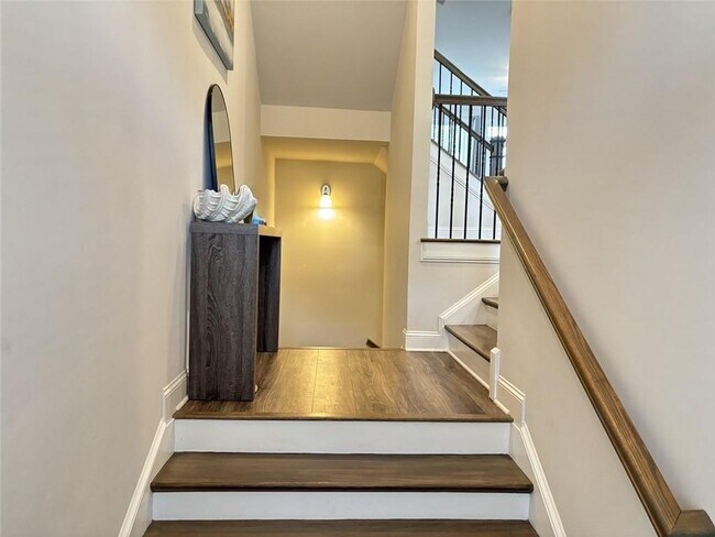 Foto del edificio - 7866 Laurel Crest Dr