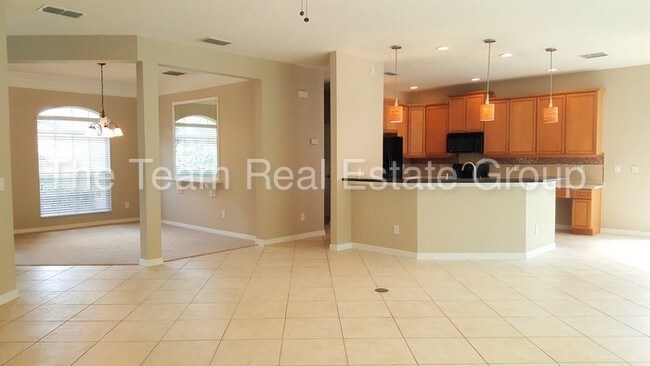 Building Photo - 5003 Coveview Dr