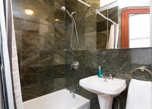 Foto del edificio - 267 W 11th St