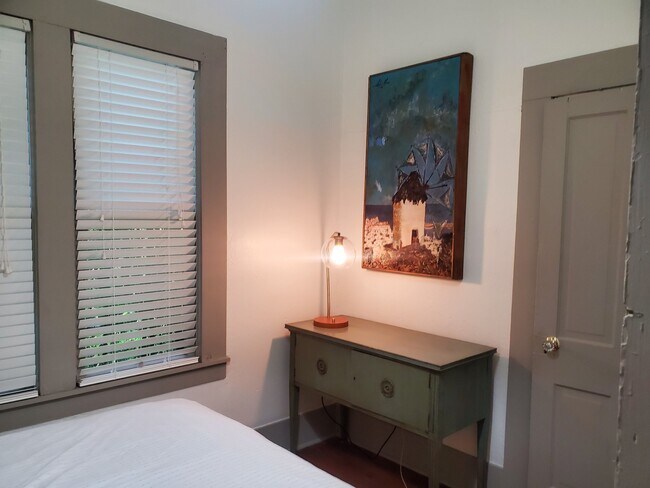 Foto del edificio - 215 Kings Ct