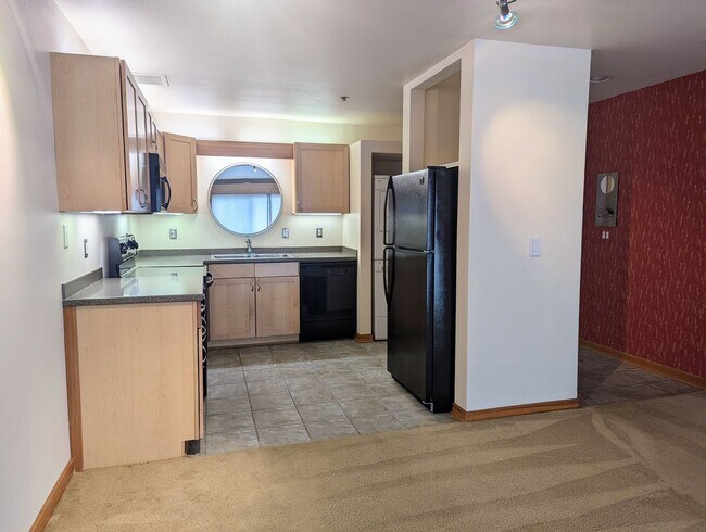 Building Photo - Stunning Downtown Condo with River Views, ...