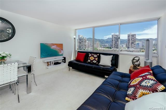 Building Photo - 2211 Ala Wai Blvd
