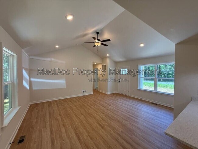Building Photo - 387 Forest Grove Rd