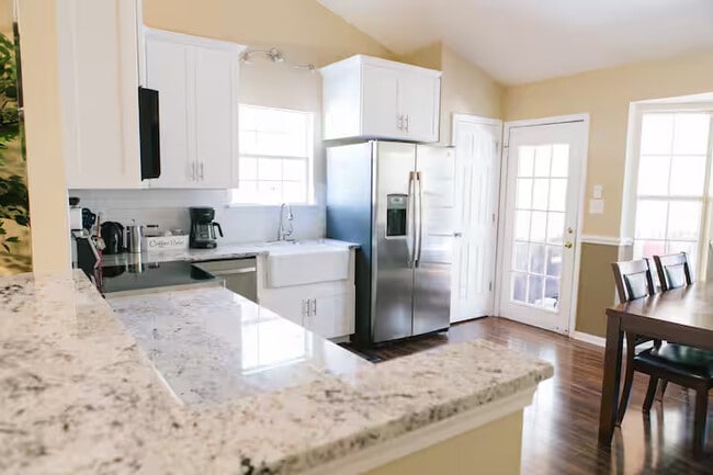 Building Photo - Room in House on Sandy Pines Dr