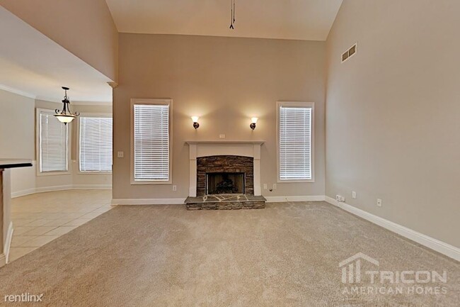 Building Photo - 303 Oscar Way