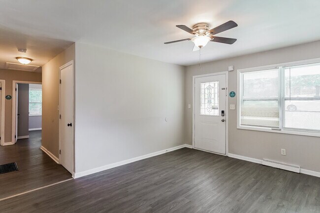 Foto del edificio - 748 Barclay Ln