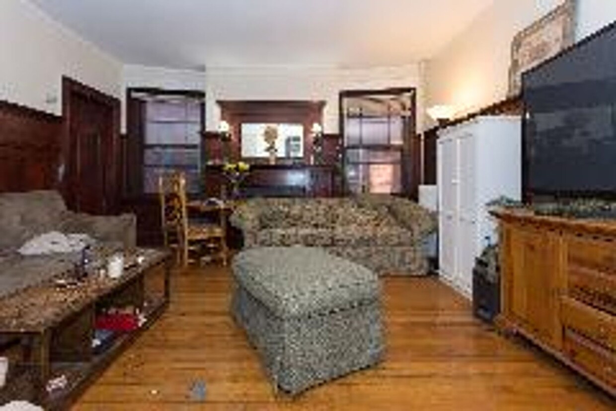 Primary Photo - Huge Brookline 5 Bed/2 Bath, 1200 Block of...