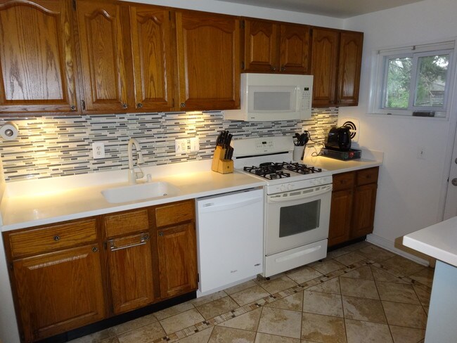 Building Photo - 6207 Yosemite Dr