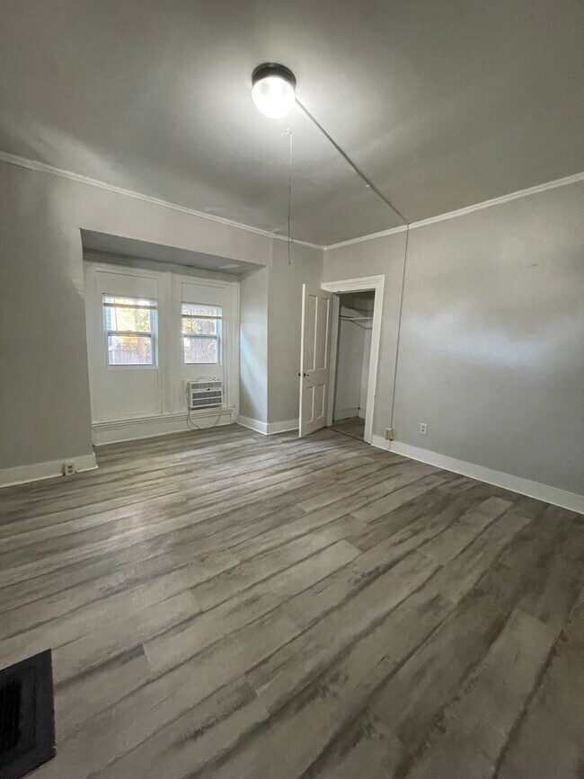 Foto del edificio - 909 Merchant St