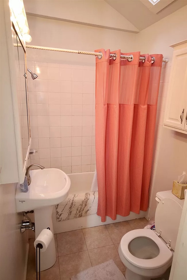 14 Chesley Ave Unit B, Somersworth, NH 03878 Apartments in