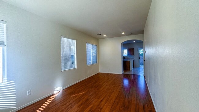 Building Photo - 3 bed, 2.5 bath, 1,746 sq ft home in southwest Las Vegas