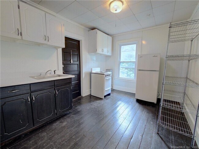 Building Photo - 251 Williams St