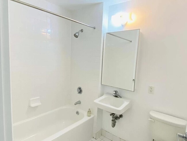 Building Photo - 1509 Bergen St